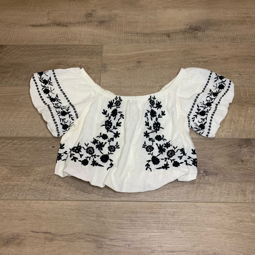 American Eagle off the shoulder top